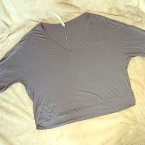 V neck cropped oversized Lululemon t-shirt